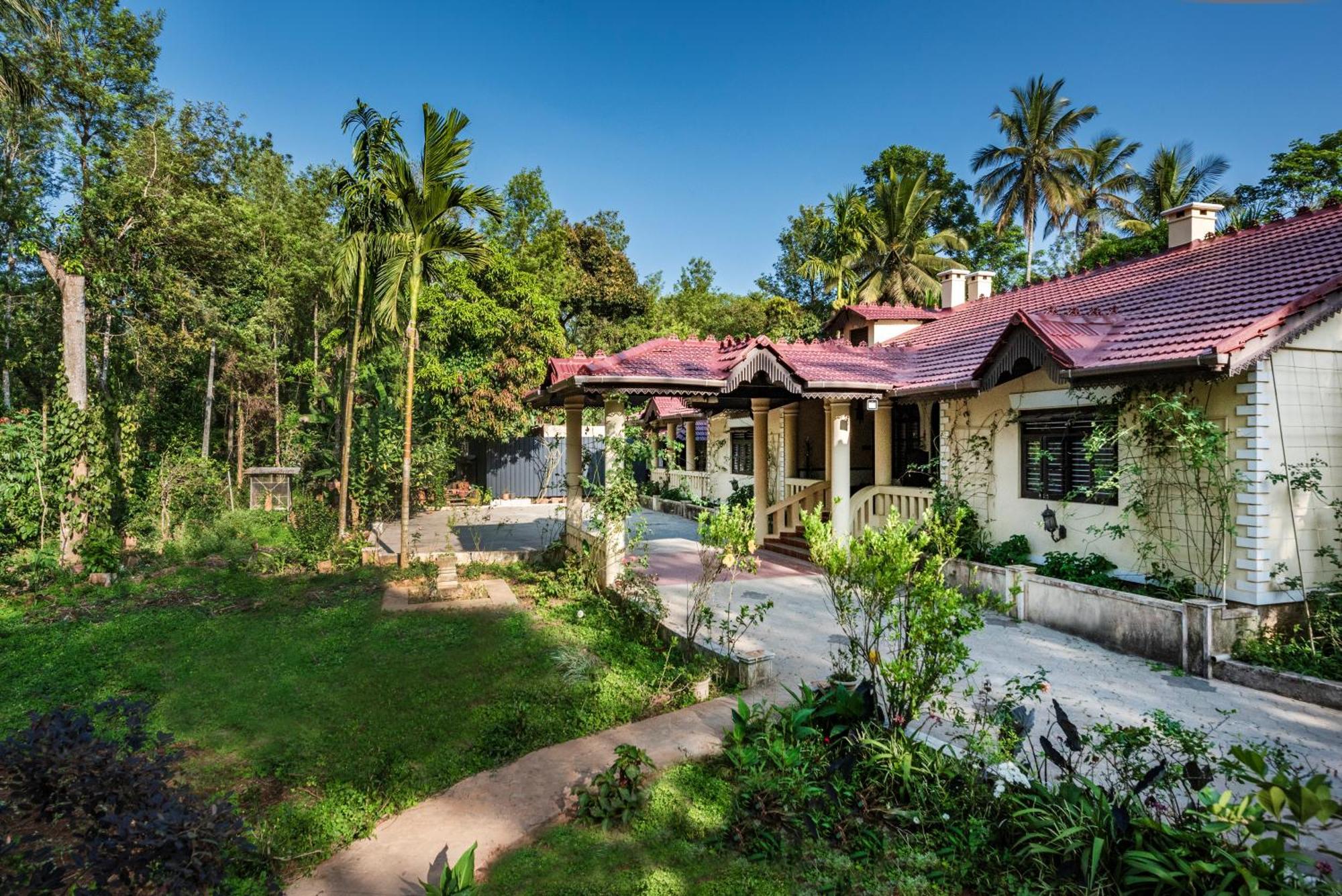 SaffronStays Calamondinn Bungalow Gonikoppal Bagian luar foto