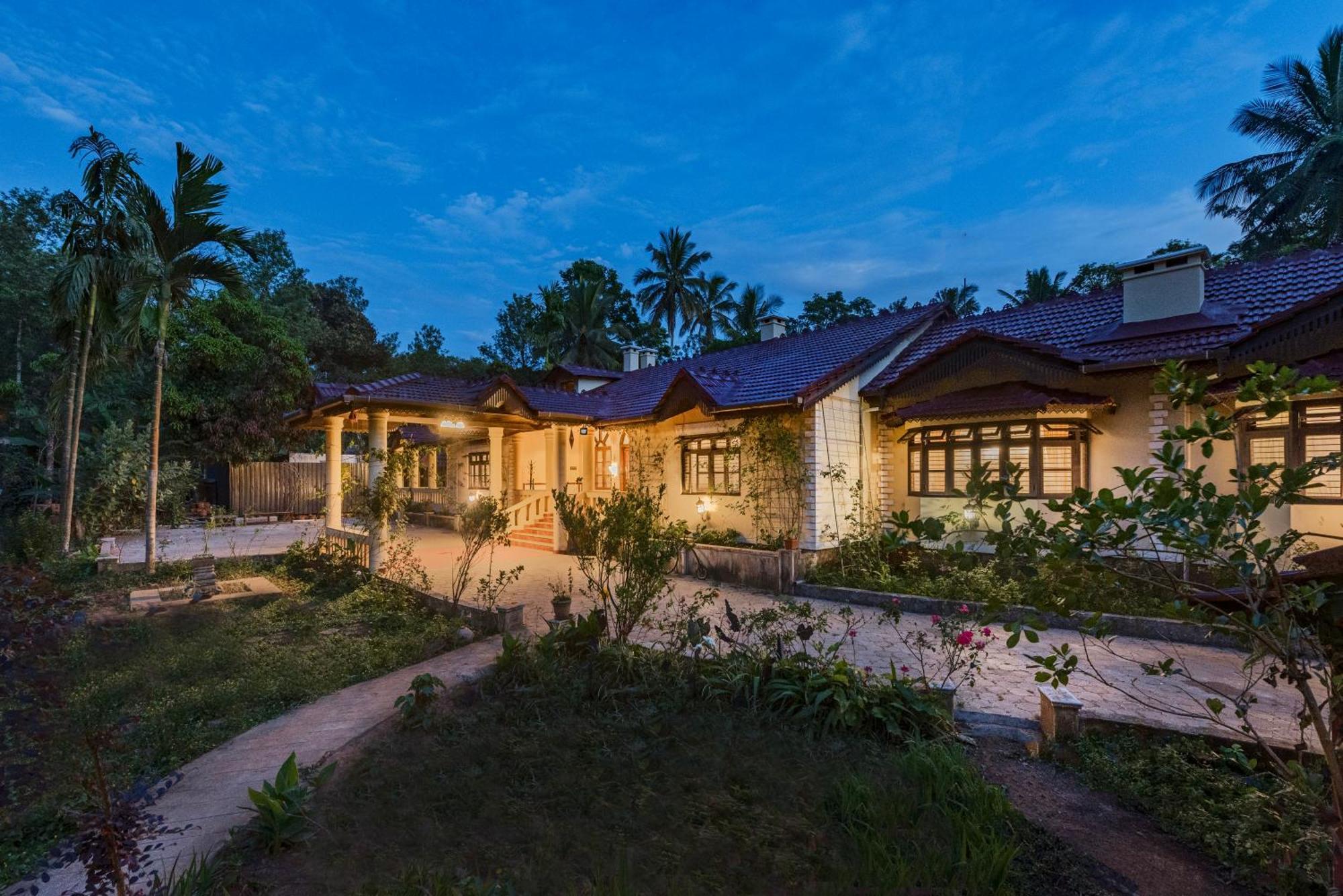 SaffronStays Calamondinn Bungalow Gonikoppal Bagian luar foto